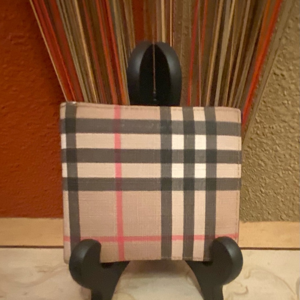 Burberry - EUC - Beige and Black Nova Check Wallet - Unisex - Like New